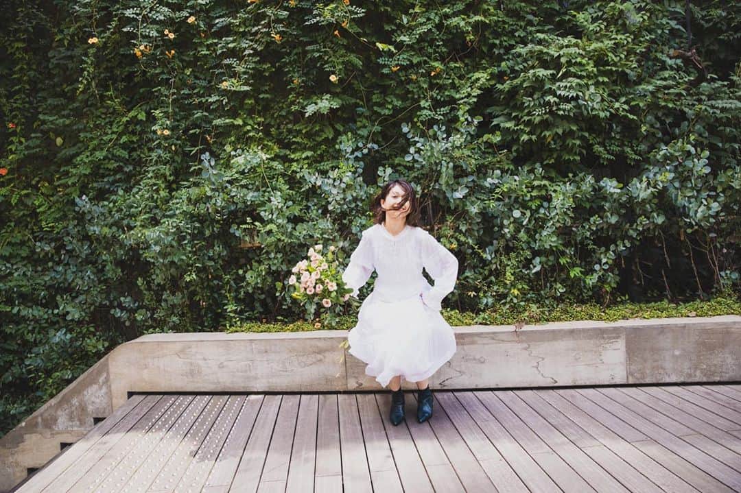木野園子のインスタグラム：「今週末になりますが、フリーマーケットに参加します🤍 私は花と洋服を持って行きます🌹 お花はブーケにしたものを持って行く予定です✨ 11/14-15 11:00-16:00  会場 anthings office 東京都渋谷区千駄ヶ谷3-15-14　フォーラム千駄ヶ谷101 東京メトロ副都心線　北参道2番出口より徒歩5分 注意 ※コロナ対策の為、入場の際にはマスク着用、消毒、検温をさせて頂きます。 ※会場内混み合った場合は入場規制をさせて頂きます。 ※ショッパーの用意はご自身でお願い致します。」