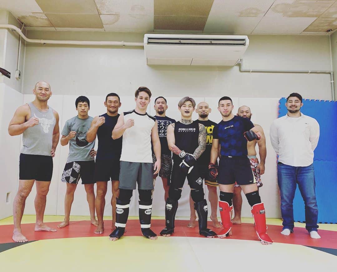 ストラッサー起一のインスタグラム：「若手が増えてきて練習も盛り上がってきてる✨ どんどん若い選手が出てくるのは本当に嬉しい事👍 僕もまだまだ頑張るよ💪  #格闘技 #総合格闘技 #MMA」