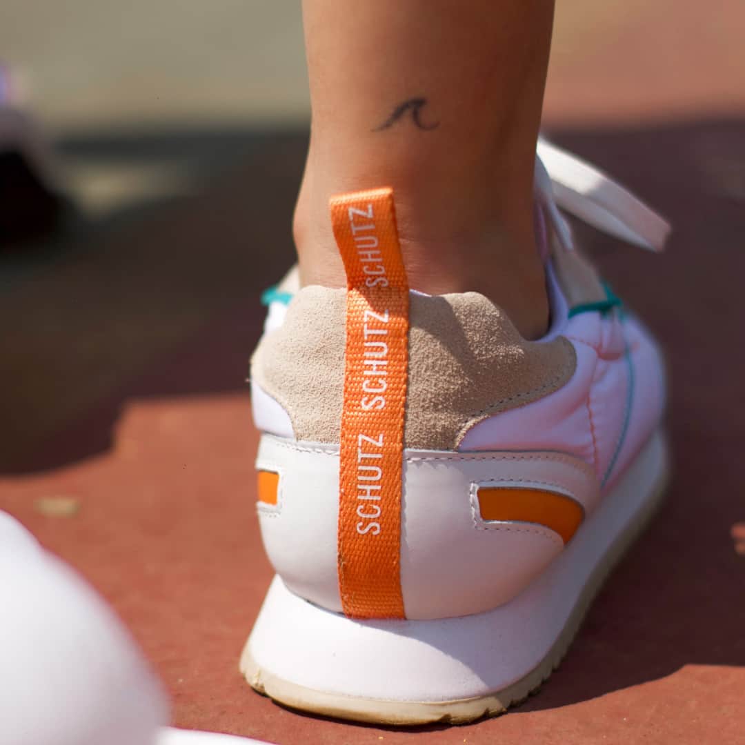 Schutzのインスタグラム：「YOUR FAVORITE 90s SNEAKERS ❤️ #schutz90s」