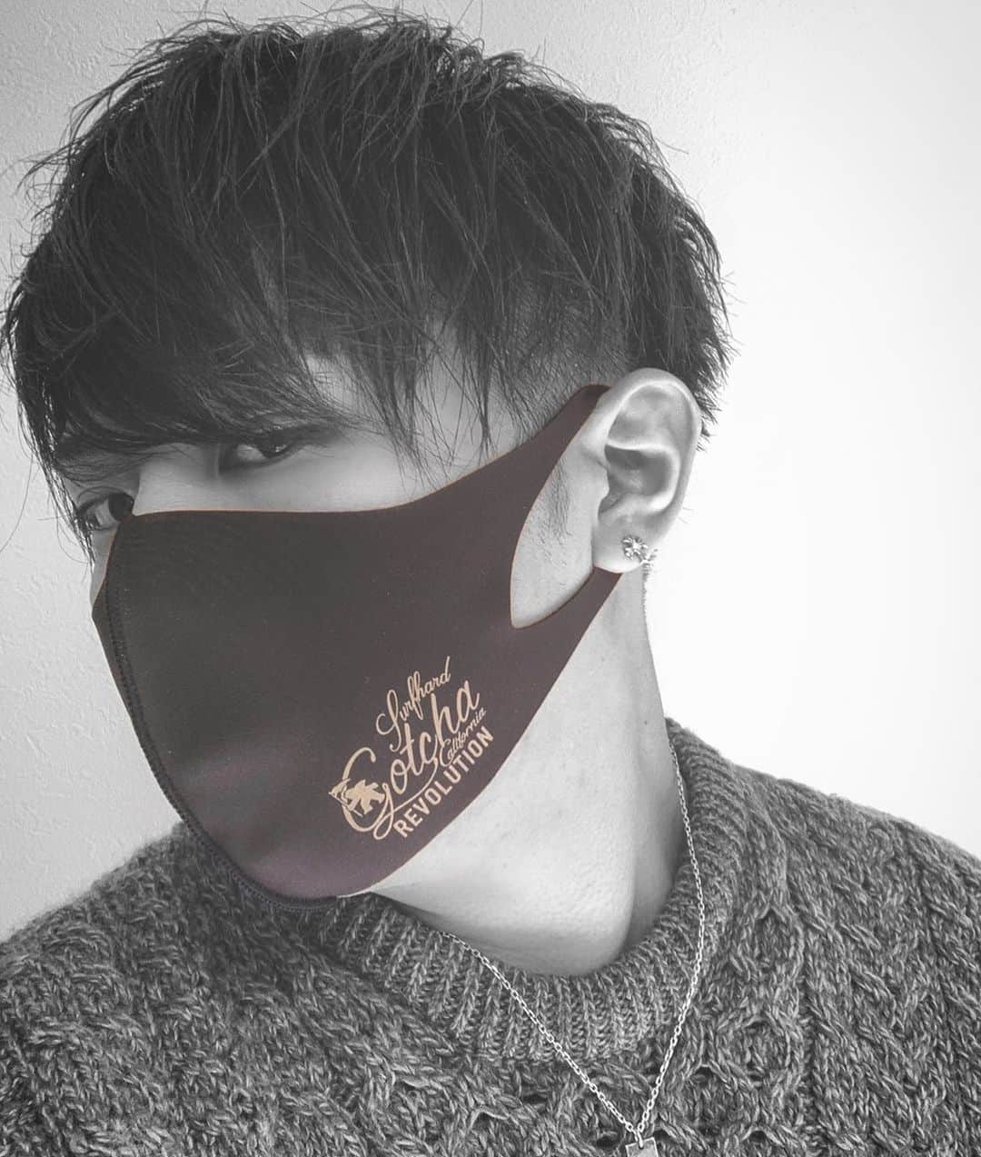 翔ちゃんのインスタグラム：「#gotcha  #マスク #monochrome」