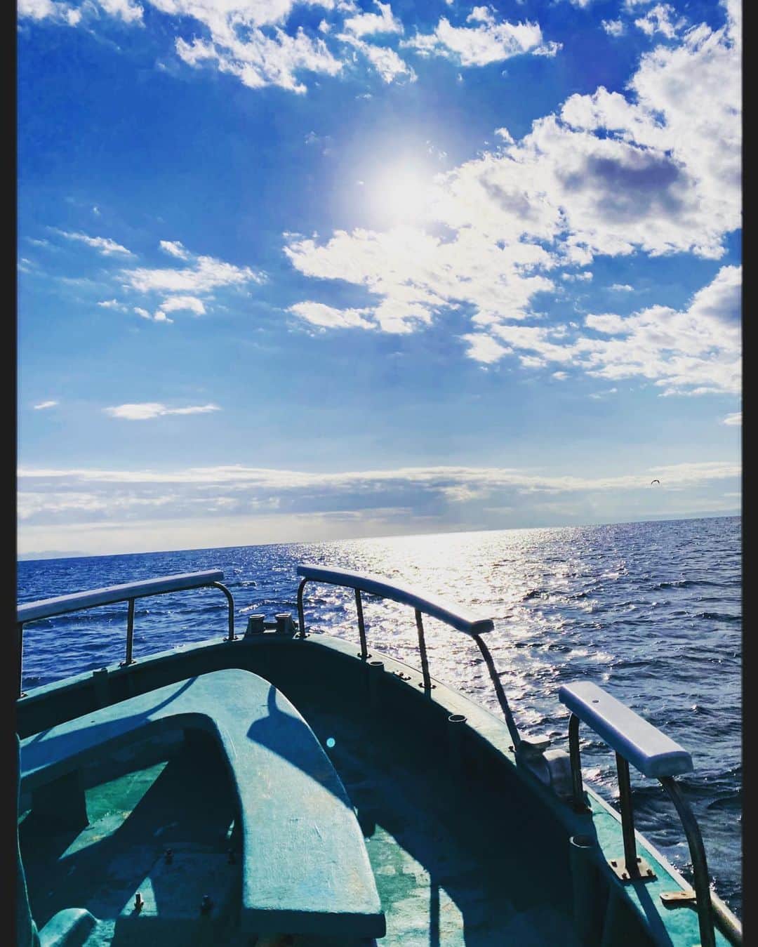 滝沢沙織さんのインスタグラム写真 - (滝沢沙織Instagram)「晴れた日の、船から見る景色は最高である✨ #滝沢沙織 #船 #海 #空 #雲 #気持ちがいい #ship#sea#sky#cloud」11月11日 21時03分 - saori_takizawa.official