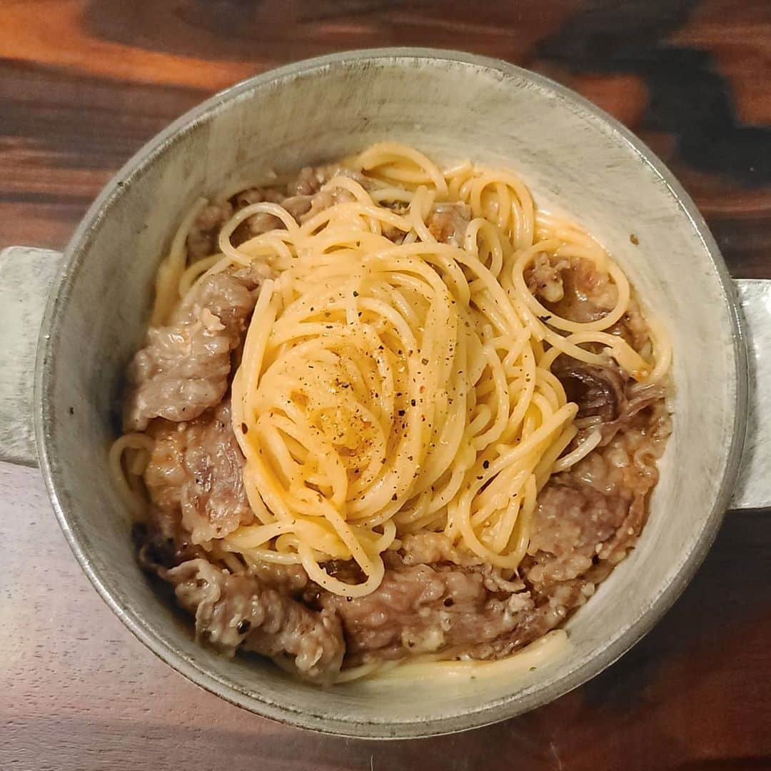 サニー のインスタグラム：「갑자기 삘 받아서 올리는 요리 일지 모음!!ㅋㅋㅋㅋ 차돌박이파스타~ 참치비빔밥~ 김치리조또~ 경장육슬~ 카레라이스~ 로제떡볶이~ 감자부추전~ 부리또~ 트러플파스타~ 오코노미야끼~ 가끔 하는 요리인데 모아보니 많다!!!!! 뿌듯해! 꺄아♡」