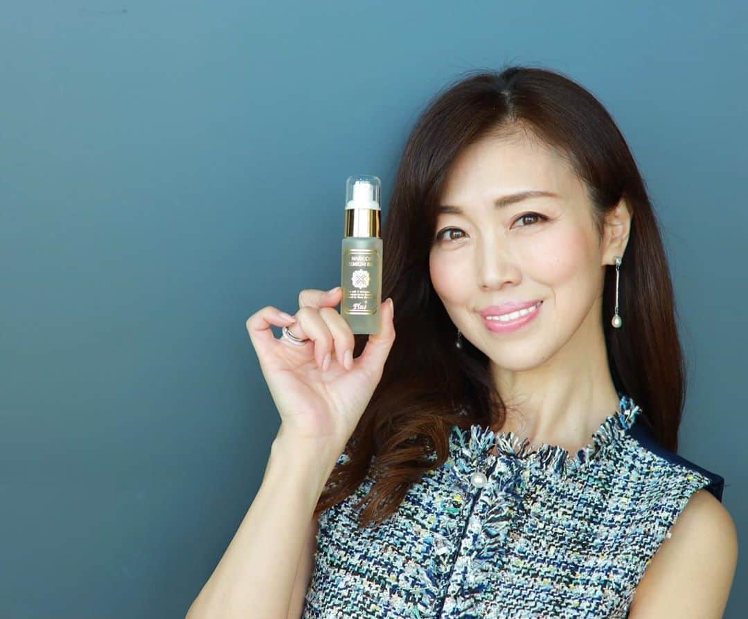 のインスタグラム：「#おはようございます ・ ・  TV・雑誌のメディアにも 多数ご紹介されている　　　 美容鍼灸院  @ginza_haricchi  銀座ハリッチの  究極の治療系美容液！  ハリッチプレミアムリッチプラス✨ 　  「フラーレン」 「ヒト幹細胞培養液」が 高濃度で入っている エイジングケア美容液で  潤いが持続しお肌がモチモチになり 明るくハリのあるお肌へ導いてくれます。 これひとつで 美人肌になれるので愛用しています。  ストーリーズに リンク貼りましたので ご覧下さいね。  @ginza_haricchi  #haricchi  #銀座ハリッチ  #美容液 #ヒト幹細胞  #フラーレン  #スキンケア  #skincare  #エイジングケア  #アラフィフ  #肌ケア  #美肌  #白肌 #艶肌 #透明感」