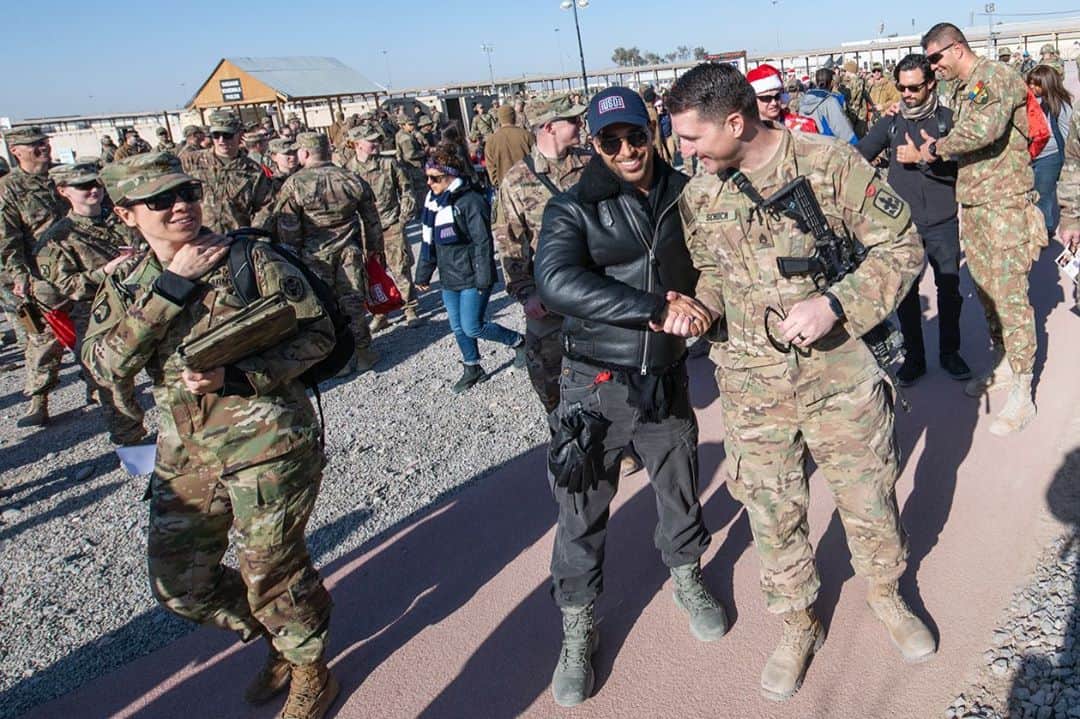 ウィルマー・バルデラマのインスタグラム：「Forever thankful, may god protect everyone of you and your families.. your bravery and sacrifice has brought freedom and pride to the country we love so much 🇺🇸  #VeteransDay  📷: @dompineiro」