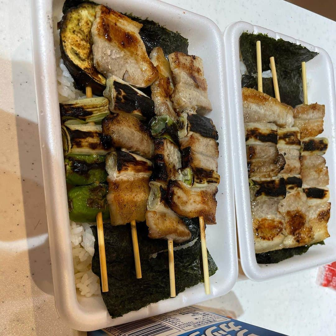 はんじょうのインスタグラム：「焼き鳥弁当！！！！！」