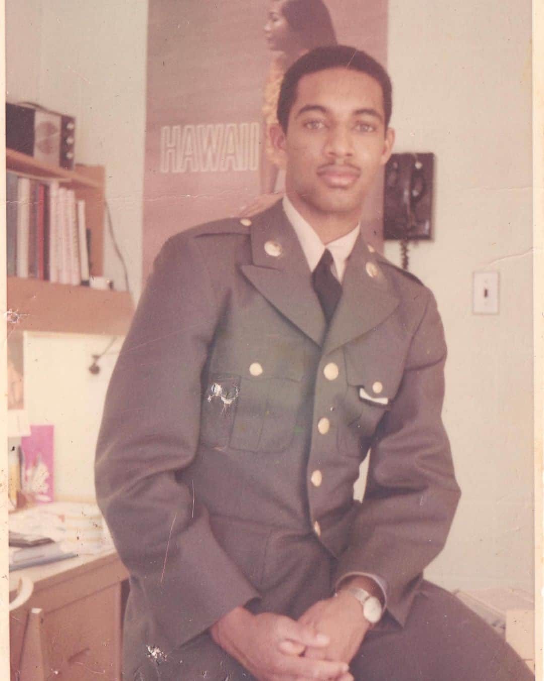 ケリー・ヒルソンのインスタグラム：「Happy Veterans Day, “1st Lieutenant Hilson,” & everyone who has served/is serving this country. Thank you all for your service. 🖤」