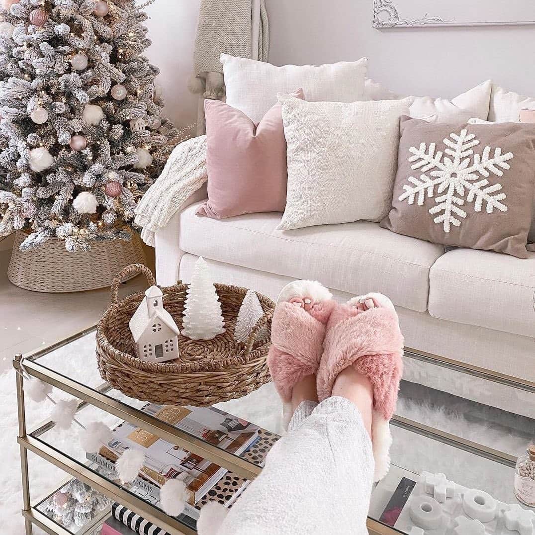 Target Styleさんのインスタグラム写真 - (Target StyleInstagram)「It's beginning to look a lot like cozy. 💖 #StarsAbove 📸: @fancythingsblog」11月12日 8時03分 - targetstyle