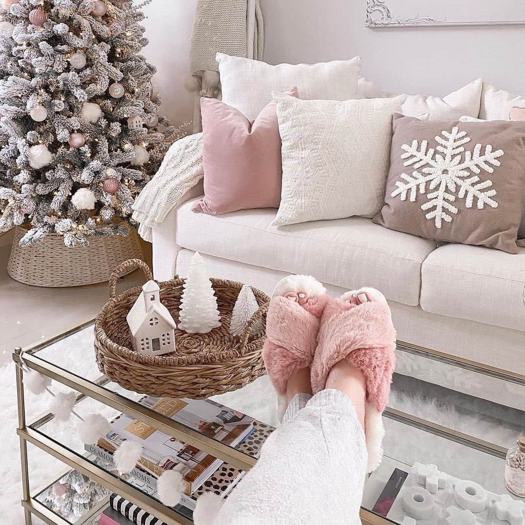 Target Styleのインスタグラム：「It's beginning to look a lot like cozy. 💖 #StarsAbove 📸: @fancythingsblog」
