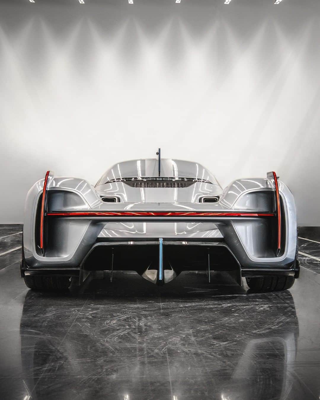 Porscheさんのインスタグラム写真 - (PorscheInstagram)「This week, we've been teasing exclusive glimpses of unreleased concept cars from the Porsche Design Studio, and now we're lifting the veil completely on the 919 Street, Vision Spyder and Vision "Renndienst". These previously unpublished designs offer a truly unique insight into the creative process, from first drawings to the final product. Want to see more? #PorscheUnseen」11月12日 8時01分 - porsche