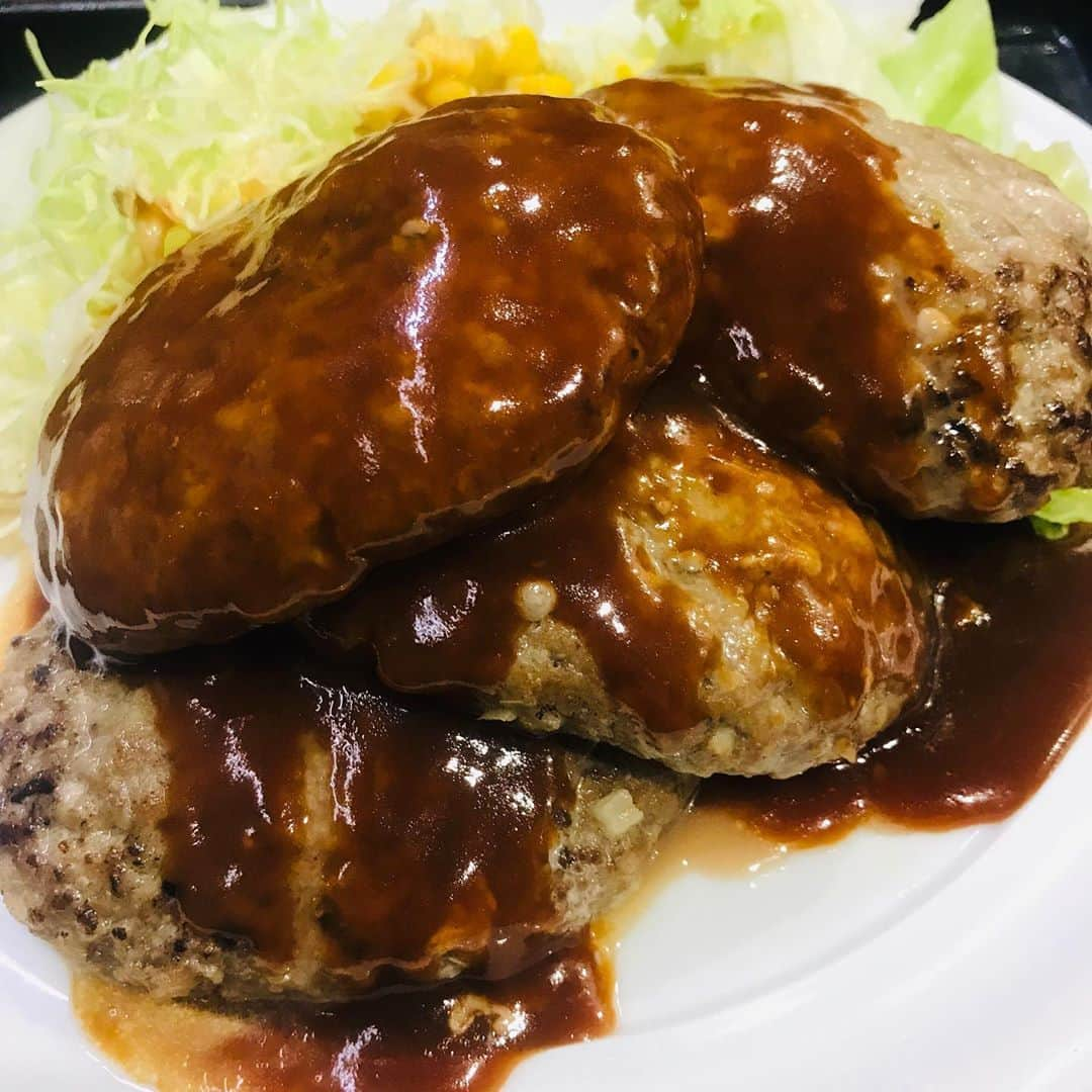 Q太郎さんのインスタグラム写真 - (Q太郎Instagram)「#さいたま市#浦和区#elan#エラン#仕事前に#食事#肉#ハンバーグ#ビーフハンバーグ#量が多くて#食べきれなかった」11月11日 23時04分 - qtaro.jun