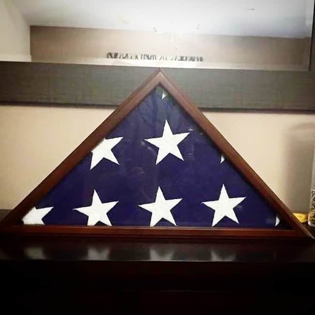 ディーナ・ニコール・コルテーゼのインスタグラム：「When my dad passed away a little over a 4 years ago the military came to his funeral and honored him and handed my mom this flag .. It's something I will cherish for the rest of my life .. He loved our country.. Today we celebrate him and all of the other amazing people that fought for us ..💙❤️#veteransday」