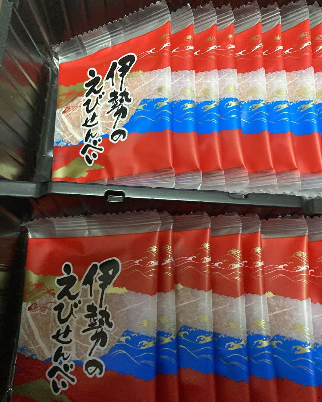 のインスタグラム：「旨し。 #伊勢のえびせんべい #絶妙な味付け #無限」