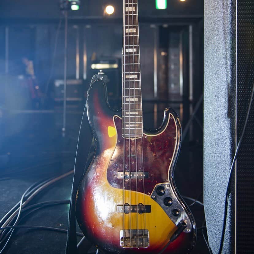 白井將人のインスタグラム：「愛機のFender Jazz Bass 1966、1966年生まれの54歳の大先輩 . #ベースの日 #fender」
