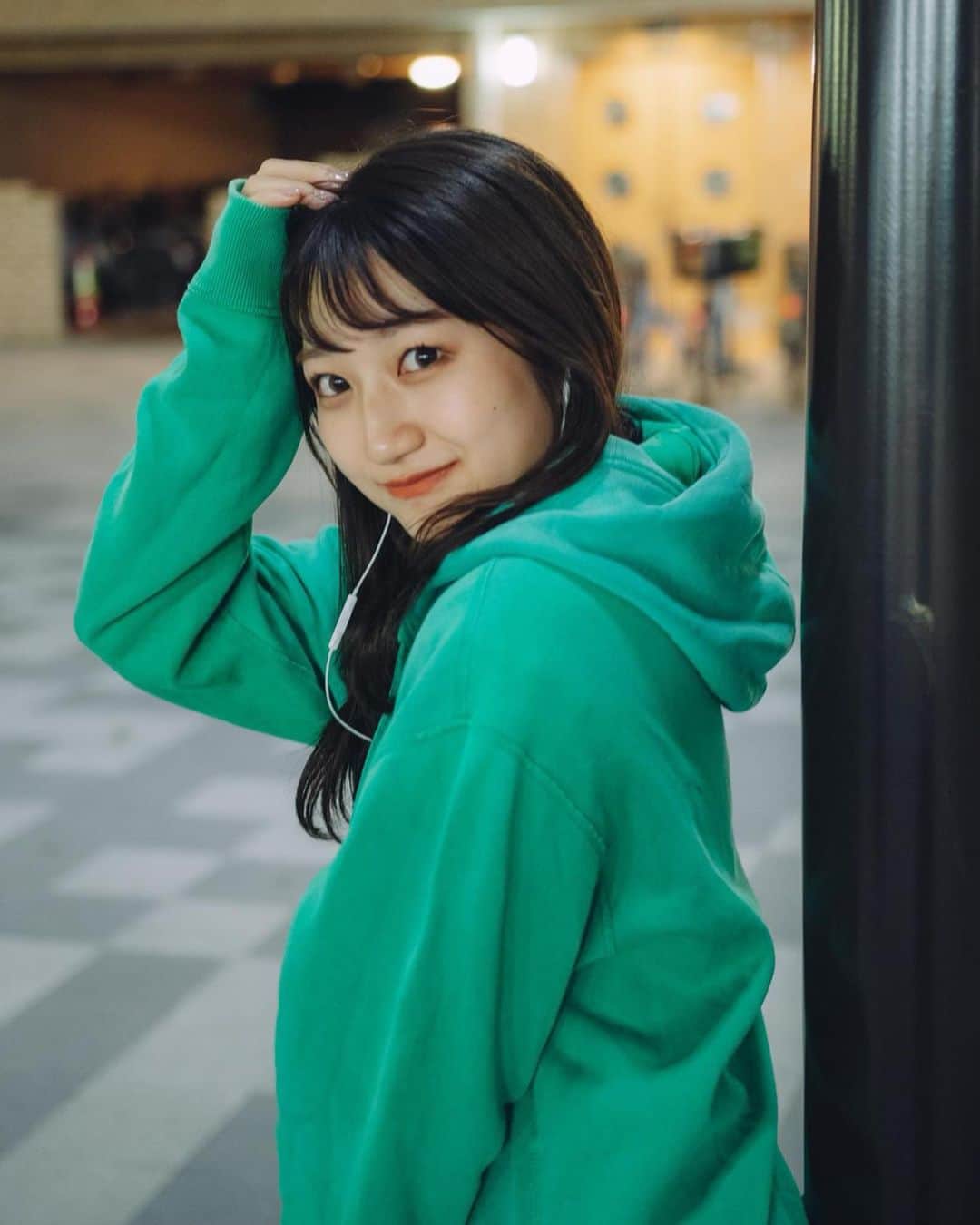 華山友希のインスタグラム：「もうパーカーの季節ですね🏂 お披露目の日はノースリーブ着てたのに、、 あっという間です😂笑 _______ ⚠️お知らせ⚠️  【ファイナルイベント】 🗓11/22 ⏰12:00〜15:00 📍#showroom 配信  例年と同じく、当日票があります！ 是非最後まで見守ってくださると嬉しいです😿 _______  そして、今日も寝る前に 投票よろしくお願いします🙌🏻  #ミスコン#ミスキャン#ミスキャンパス同志社#パーカー#パーカー女子」