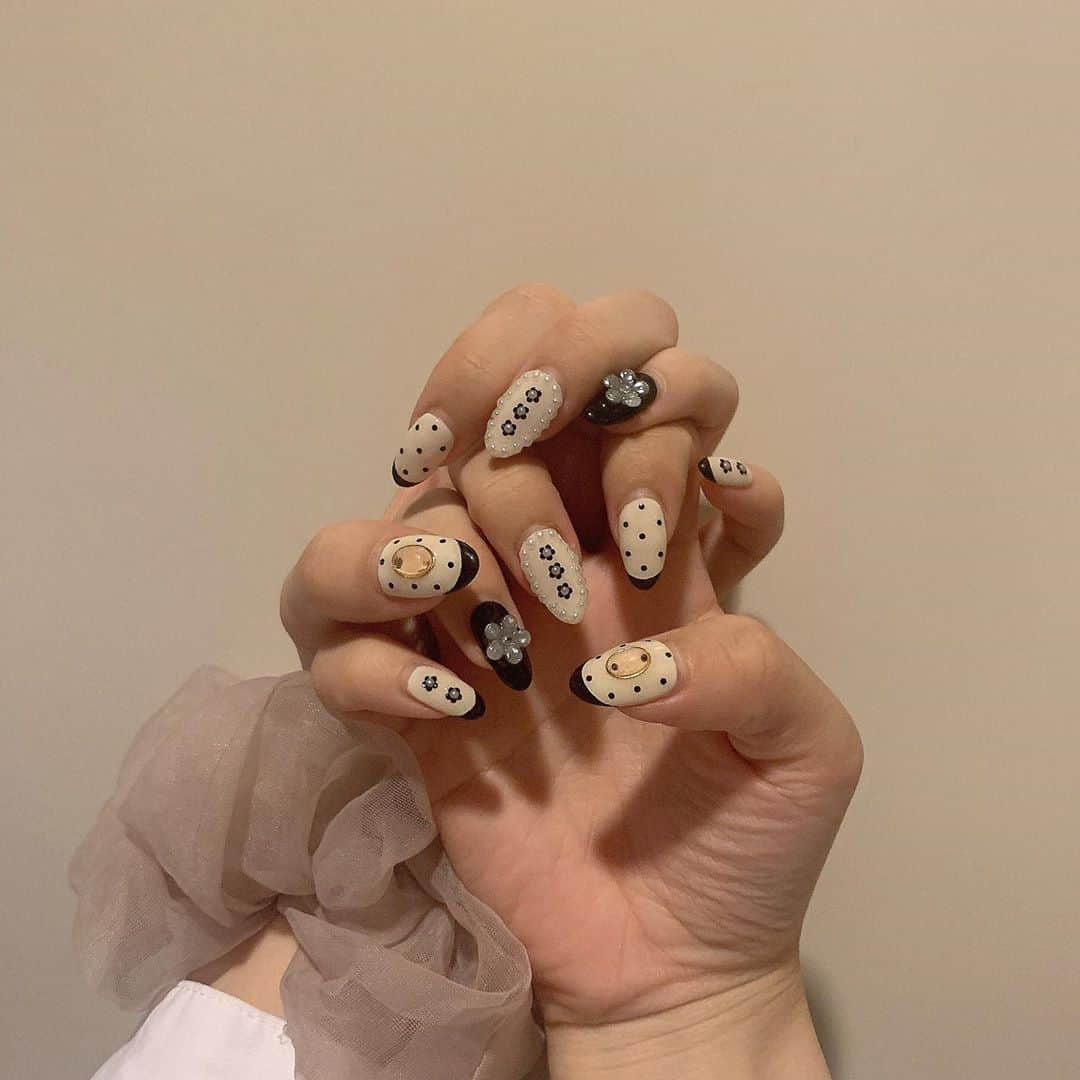 平田詩奈のインスタグラム：「new nail 💅🏼🤍」