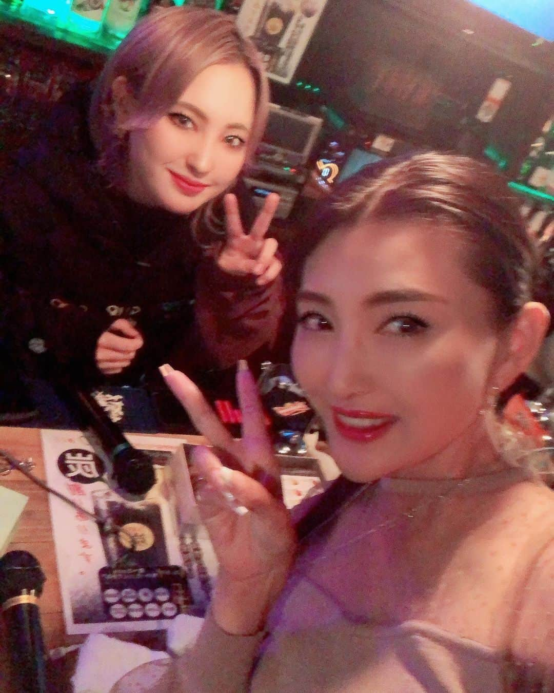 マキろんさんのインスタグラム写真 - (マキろんInstagram)「駅前六本木からのajico🍸🎤💖✨ かほ🅿️、ゆんたろちゃん ほんとありがとう🙇‍♀️ 楽しく飲みに行ける場所あるの 本当嬉しい😆✨ 癒される❣️ ・ 毎週末だれかと飲む予定 入れてるから コロナ、風邪、インフル 一目惚れと、乱闘に 気をつけて飲みますね😭🙏 こんな時だから ご飯屋さんも飲み屋さんも 友達のところを応援する意味で 使うようにしてるよ💖  #山内智恵#マキろん#chieyamauchi#makiron #japanesegirl #キャバ嬢#岡山 #キャバクラ#岡山駅前六本木 #六本木#セントラルグループ#ajico #コロナ支援  #週末」11月11日 23時28分 - chieyamauchi