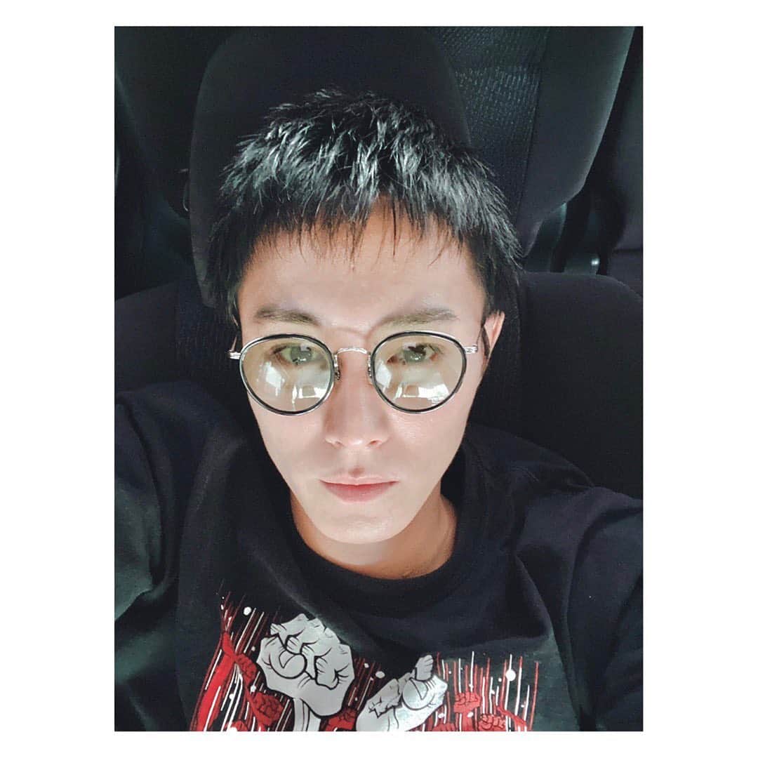 猪野広樹のインスタグラム：「本日も稽古終了。　もう残り少ない稽古。　身体がバキバキさ！　  お願いします  どうか聴いて下さい  お願いします  どうか聴いて下さい  じゃなくて本当は 「聴かせてやるぜ有り難く思えよ」 なんて言えるくらいに 俺達やってきたつもりです   だから…だからこそ どうか聴いて下さい お願いします  MOROHA 四文銭より  これが全て。」