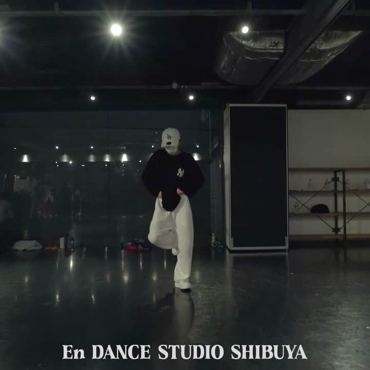 ハルアジタマのインスタグラム：「Yorito san  lesson🖤🖤 最高に楽しかったです😍❤️ また lesson楽しみにしてます🥳💞 ・ ・ #dance #dancers #dancelover #dancevideos #love #hiphop #japan #shibuya #endancestudio #followｍe #liketime #likelikelike #ダンス動画 #ダンスレッスン #たのしい時間 #幸せ #ヒップホップ #댄스 #힙합 #댄스동영상 #레슨 #일본 #レッスン動画 #video #マスク地獄 #ビデオ  ・ ・ @yorito.dance san ありがとうございました🙇‍♀️😍💖」