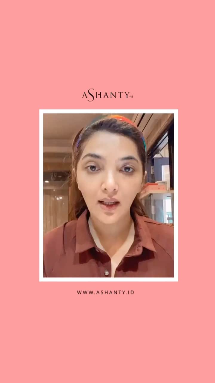 ASHANTY BEAUTY CREAM OFFICIALのインスタグラム：「Anti Aging Cream Series membuat wajah lebih cerah dan berseri, membantu mencegah timbulnya tanda penuaan dini pada kulit wajah 😍  Satu paket Anti Aging Cream Series : • Facial Wash • Skin Toner • Day Cream • Night Cream  • Serum • Eye Cream _____________________________ Informasi dan pemesanan  Ashanty Beauty Cream Chat Via WA : WA: 087778489900 WA: 081293823950 WA: 081287388885 WA: 085781140354 ⚡️ Fast Respons Click Link On Bio Instagram @ashantyid ❣️ ______________________________ #ashantybeautycream #creamashanty #skincareashanty #skincare #skincareartis #skincarelokal #creamwajah #creamperawatanwajah #obatjerawat #jerawat #kosmetik #krimwajah #creamwajah #whiteningcream #ashantyid #ashanty」