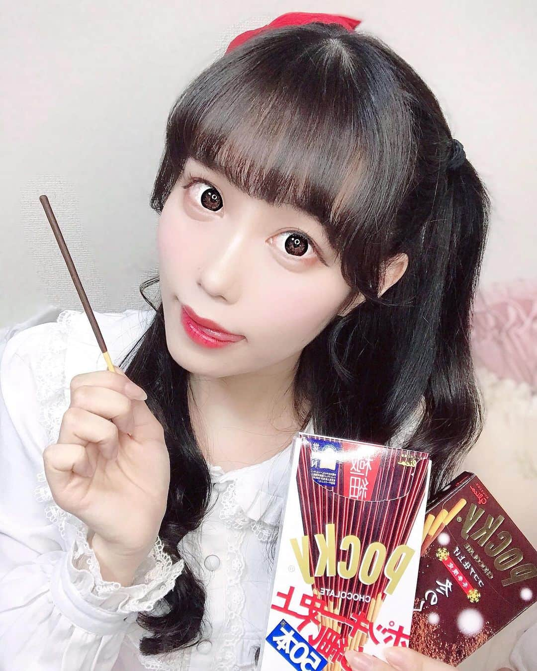 雨宮真梨子さんのインスタグラム写真 - (雨宮真梨子Instagram)「﻿ ﻿ ﻿ ﻿ ﻿ ぺろり。﻿ ﻿ #ポッキーの日 🐰🍫🎀﻿ ﻿ ﻿ ﻿ ﻿ ﻿ ﻿ ﻿ 今日の朝、ポッキーの日だって気づいて﻿ ついつい買っちゃった 〜 〜 ‪‪❤︎‬﻿ ﻿ ﻿ ﻿ ﻿ ﻿ ﻿ ﻿ #ポッキー #自撮り #自撮り女子 #selfie #黒髪 #ツインテール #ハーフツイン #アイドル #idol #量産型ヲタク #いいね返し #いいねした人で気になった人フォロー #ヘアアレンジ #ヘアスタイル #自撮り界隈 #おしゃれさんと繋がりたい #お洒落さんと繋がりたい #量産型 #likeforlikes #like4likes #photography #おしゃれ #flowers #fashionblogger #黒髪ロング #japanesegirl #instagood #instalike #cosplay」11月11日 23時35分 - mariko_amemiya101