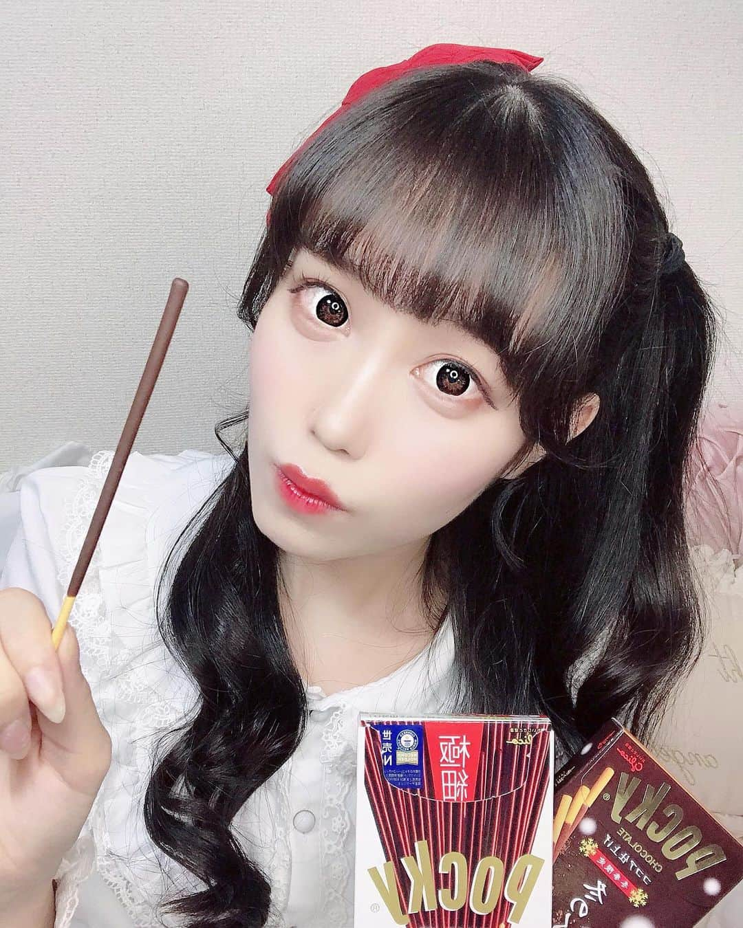 雨宮真梨子さんのインスタグラム写真 - (雨宮真梨子Instagram)「﻿ ﻿ ﻿ ﻿ ﻿ ぺろり。﻿ ﻿ #ポッキーの日 🐰🍫🎀﻿ ﻿ ﻿ ﻿ ﻿ ﻿ ﻿ ﻿ 今日の朝、ポッキーの日だって気づいて﻿ ついつい買っちゃった 〜 〜 ‪‪❤︎‬﻿ ﻿ ﻿ ﻿ ﻿ ﻿ ﻿ ﻿ #ポッキー #自撮り #自撮り女子 #selfie #黒髪 #ツインテール #ハーフツイン #アイドル #idol #量産型ヲタク #いいね返し #いいねした人で気になった人フォロー #ヘアアレンジ #ヘアスタイル #自撮り界隈 #おしゃれさんと繋がりたい #お洒落さんと繋がりたい #量産型 #likeforlikes #like4likes #photography #おしゃれ #flowers #fashionblogger #黒髪ロング #japanesegirl #instagood #instalike #cosplay」11月11日 23時35分 - mariko_amemiya101