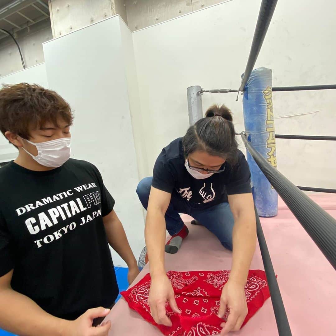 竹下幸之介のインスタグラム：「思切投太郎のバンダナは、バンダナ先輩直伝なんです。  #メガネNG #本人に見つかりませんように #ひらがなまっする」