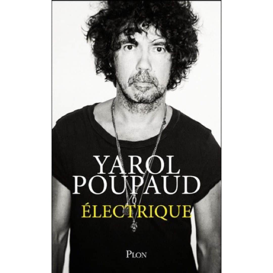 カロリーヌ・ド・メグレのインスタグラム：「@yarolpoupaud Bravo my💥❤️!!! Demain sort son livre ÉLECTRIQUE! C’est drôle et émouvant, on a l’impression d’être dans le bus de tournée à travers toutes les aventures et anecdotes. C’est solaire et passionnant, ça fait du bien! Co-écrit avec @fredericbeghin」