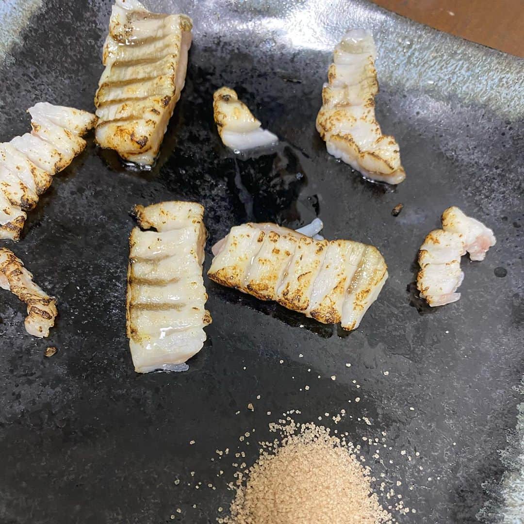 吉野七宝実さんのインスタグラム写真 - (吉野七宝実Instagram)「ヒラメのエンガワの炙り。  #しほみんの漁師飯」11月11日 23時50分 - shihomi0305