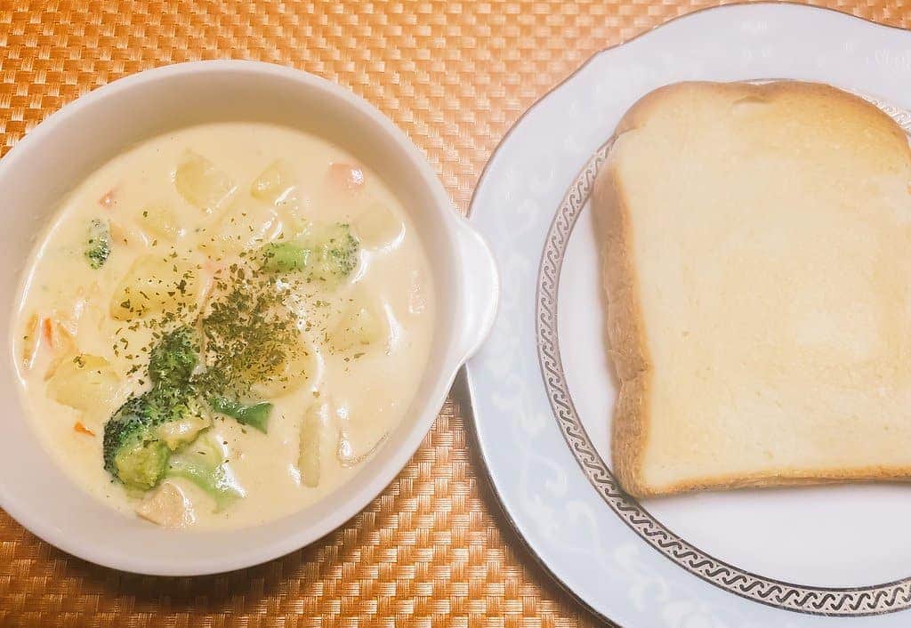 塩原康孝のインスタグラム：「ホワイトシチュー  #料理記録  #料理男子」