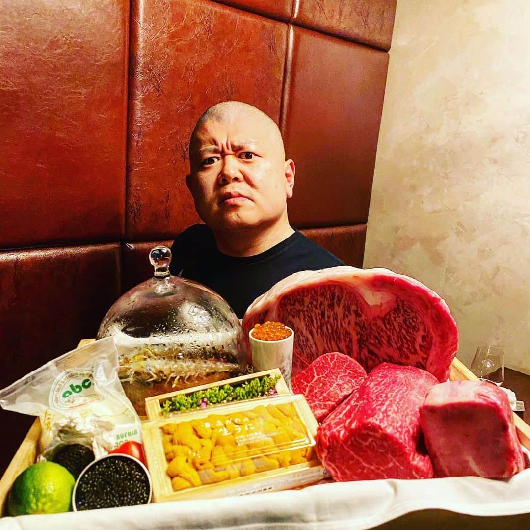 WATANABETAKAYOSHIさんのインスタグラム写真 - ( WATANABETAKAYOSHIInstagram)「I went to my friend's restaurant!  Great meat restaurant in Kitakyushu  @beefkitchen_saikougyu   Congrats @shouheiootu」11月11日 23時59分 - teruzushi