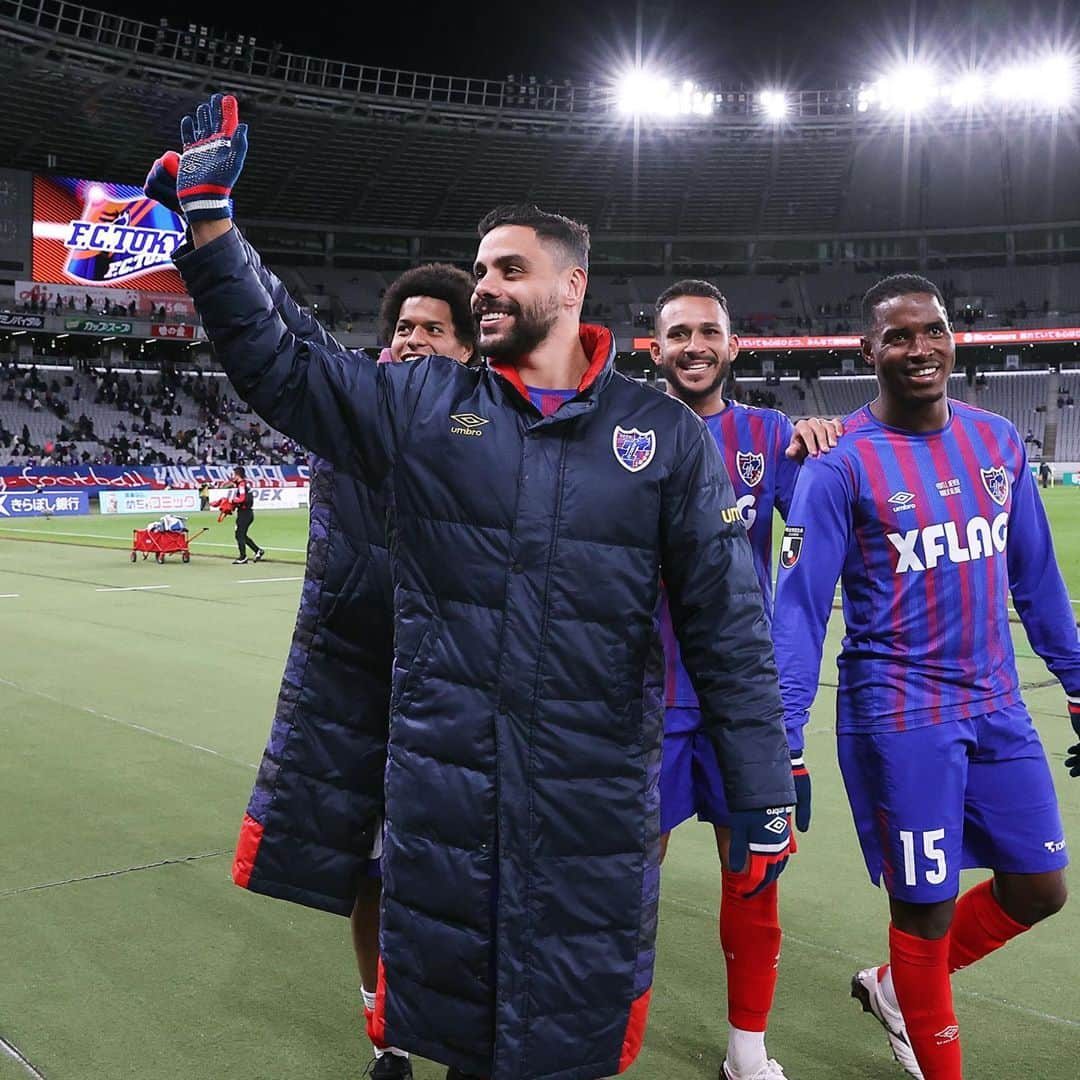 FC東京オフィシャルグッズさんのインスタグラム写真 - (FC東京オフィシャルグッズInstagram)「🔵🔴 #FULLTIME #TokyoSapporo  2020明治安田生命J1リーグ第33節 #FC東京 1-0 #北海道コンサドーレ札幌  #永井謙佑 選手のゴールが決勝点!!!!!!!✊✊✊ 完封勝利でリーグ戦の連敗をホーム味スタでストップしました!!!!!🙌🙌🙌 @fctokyoofficial  #STAYWITHTOKYO  #fctokyo #tokyo」11月12日 0時07分 - fctokyoofficial