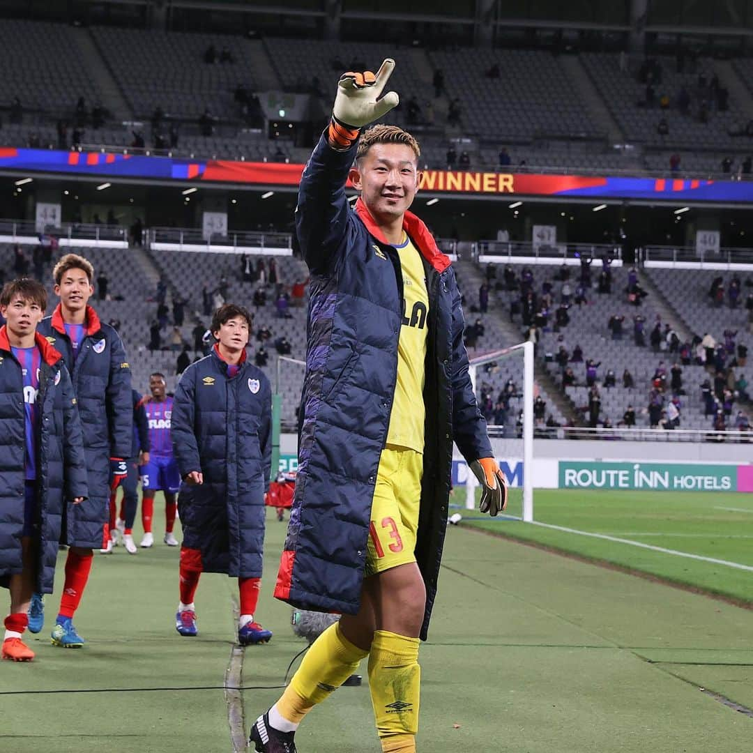 FC東京オフィシャルグッズさんのインスタグラム写真 - (FC東京オフィシャルグッズInstagram)「🔵🔴 #FULLTIME #TokyoSapporo  2020明治安田生命J1リーグ第33節 #FC東京 1-0 #北海道コンサドーレ札幌  #永井謙佑 選手のゴールが決勝点!!!!!!!✊✊✊ 完封勝利でリーグ戦の連敗をホーム味スタでストップしました!!!!!🙌🙌🙌 @fctokyoofficial  #STAYWITHTOKYO  #fctokyo #tokyo」11月12日 0時07分 - fctokyoofficial