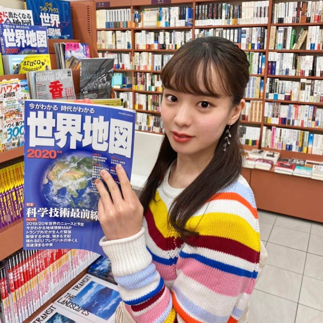 山田千加のインスタグラム：「こんばんは🌛  SHOWROOM配信見にきてくださった皆さま ありがとうございました( ⸝⸝•ᴗ•⸝⸝ )੭⁾⁾  スマ留さん @sma_ryu より、 スマ留賞をいただくと留学をプレゼント していただけるそうです🎁  留学に行きたい国が多すぎて決められませんでした💦 いろいろな国へ行き、その国の言語や文化など たくさん学んでみたいです🌏✨  多くの絶景も目に焼き付けたいなぁと(*ﾉ´▽`*)ﾉ  本日も投票よろしくお願いします🌈  #スマ留 #スマ留賞 #留学 #ミスキャンパス同志社2020 #ファイナルイベント #11月22日 #ミスキャンパス同志社 #ミス同志社 #ミスキャン #ミスコン」