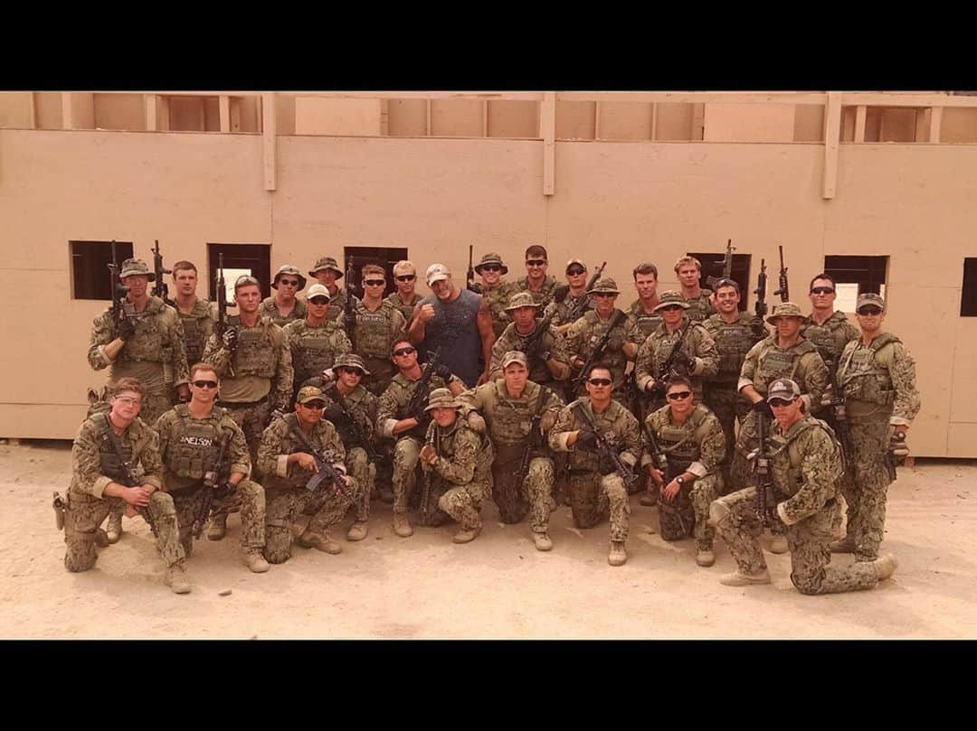 ビル・ゴールドバーグさんのインスタグラム写真 - (ビル・ゴールドバーグInstagram)「#happyveteransday Throughout my career I’ve been extremely fortunate to be able to personally thank a large portion of our military for the outstanding job they’ve done, and continue to do. No words can express our gratitude towards our veterans, but please make sure you positively reinforce our appreciation by thanking anyone and everyone wearing a uniform 👊. #forevergrateful #thankyouforyourservice @usarmy @usnavy @usairforce @usmarinecorps @uscg  #firstresponders #veterans #spear #jackhammer #whosnext @dodgeofficial @wwe @speedkore01 @gearheadfabrications @metrongarage @goldbergsgarage 🇺🇸🙏」11月12日 0時08分 - goldberg95