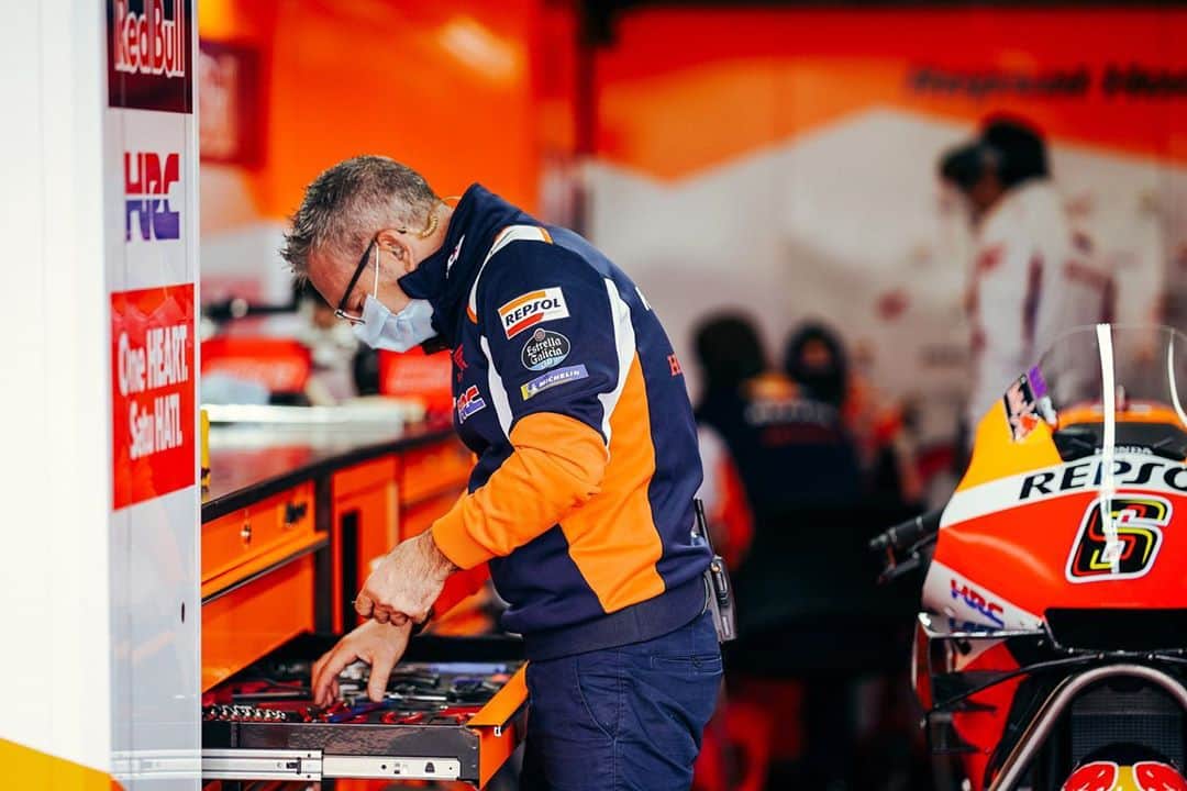レプソル・ホンダのインスタグラム：「Everything in place 👌 ⠀⠀⠀⠀⠀⠀⠀⠀⠀ @snapon_uk @snapon_official」