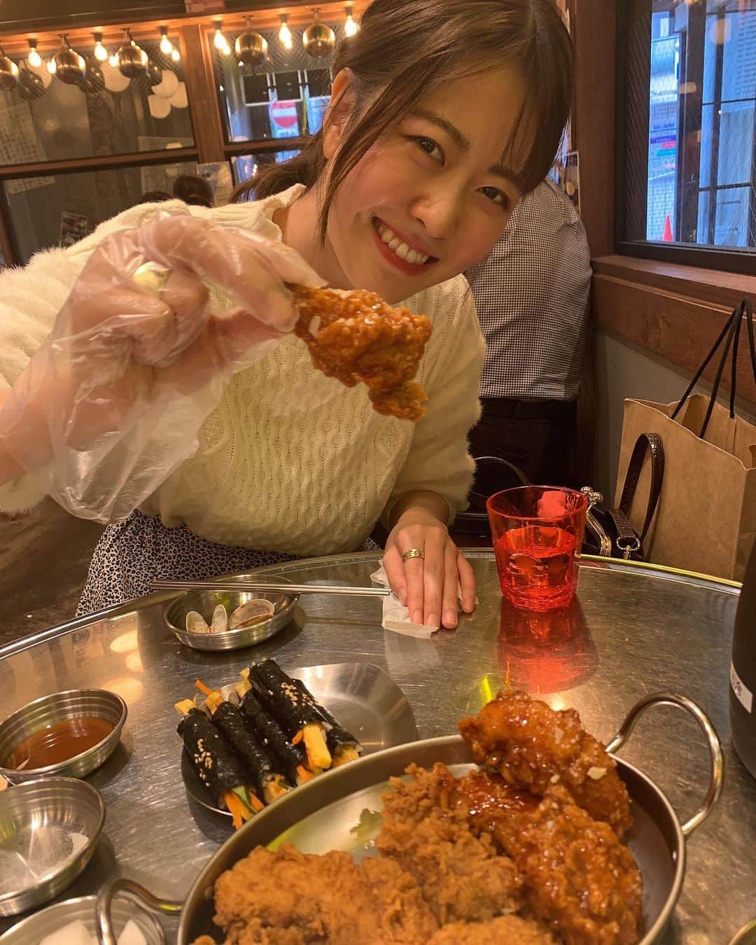 関根真優のインスタグラム：「こんばんは⭐️   最近また一段と寒くなった気がします🥶季節の変わり目は体調を壊しやすいので、規則正しい生活をできるだけして体を冷やさないように気をつけます！💦  この日は韓国料理を食べて辛さで体をあっためました！🔥美味しかった、、  そして、運営アカウントに#同女しか勝たん の投稿されてるのでそちらもぜひチェックしてください〜🙌  本日もお疲れ様でしたー！ おやすみなさい〜💤  #ミスキャンパス同志社女子2020#ミスキャン#同女#韓国料理#韓国#ヤンニョムチキン #唐揚げ#キンパ#ポッキーの日」