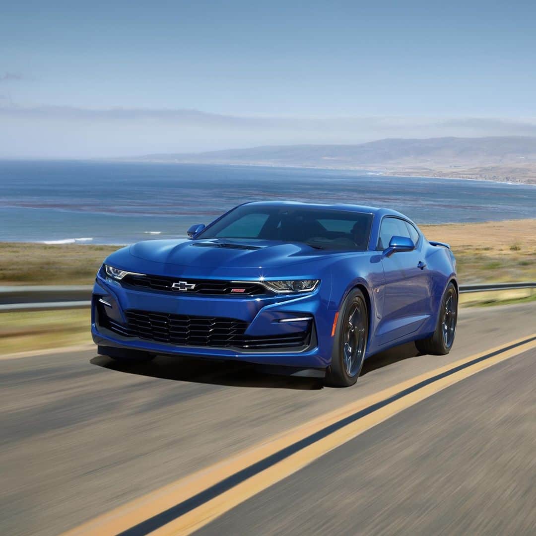 シボレーのインスタグラム：「Get up and out. This kind of power can't be contained. #Camaro」
