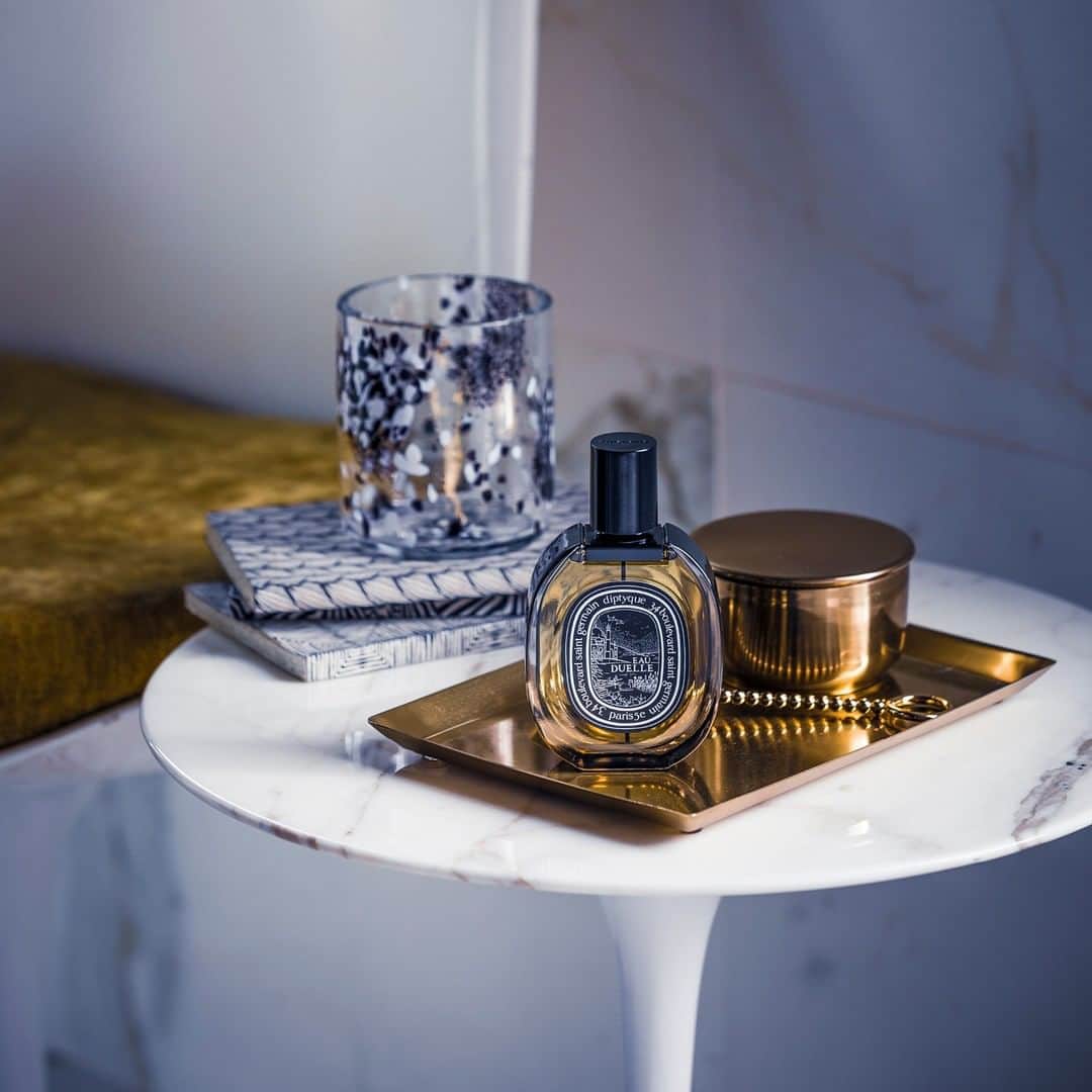 のインスタグラム：「Eau Duelle takes us from Madagascar to Goa – an exploration of Bourbon vanilla and spices. Just a few drops and you'll feel you've been swept away onto the open sea…   #diptyqueparis #nicheperfume #fragrance #vanilla #madagascar #spices」