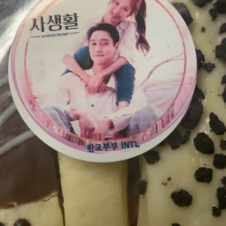 コ・ギョンピョのインスタグラム：「Thanks-!! 한국의 빼빼로데이를 챙겨준 해외 팬분들 감사합니다-!! 👍💕 #INTL #사생활」