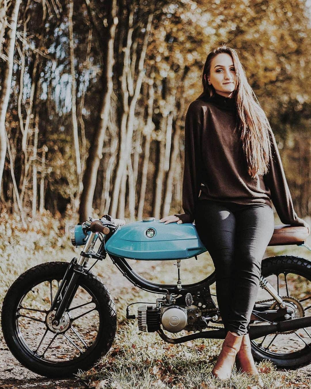 epidemic_motorsさんのインスタグラム写真 - (epidemic_motorsInstagram)「🍂🍁☂️ PUCH X30M  @marijeee_x_x_  #caferacers#caferacer#caferacerporn#honda#bmw#suzuki#biltwell#bonanza#lifestyle#helmet#deus#vintage#bike#motor#motorcycle#vintagebike#retro#oldschool#bikerchick#porsche#bratcafe#custom#puch#puchx30# #epidemic_motors #epidemicmotors」11月12日 0時31分 - epidemic_motors