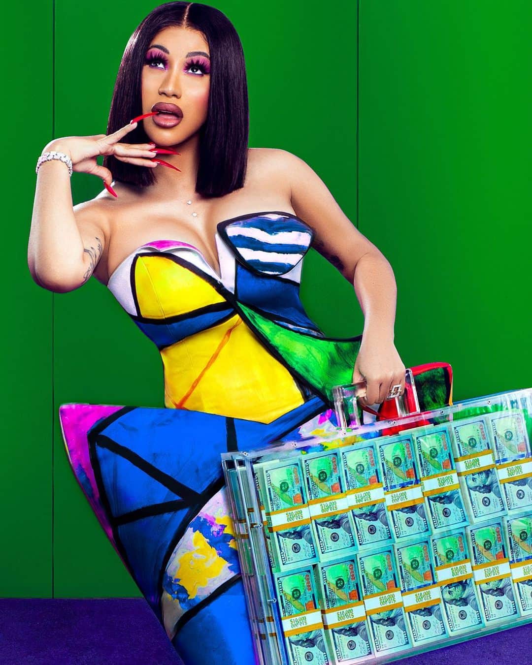 ジェレミー・スコットのインスタグラム：「@iamcardib SECURING THE BAG WEARING @moschino 💵💵💵💼」
