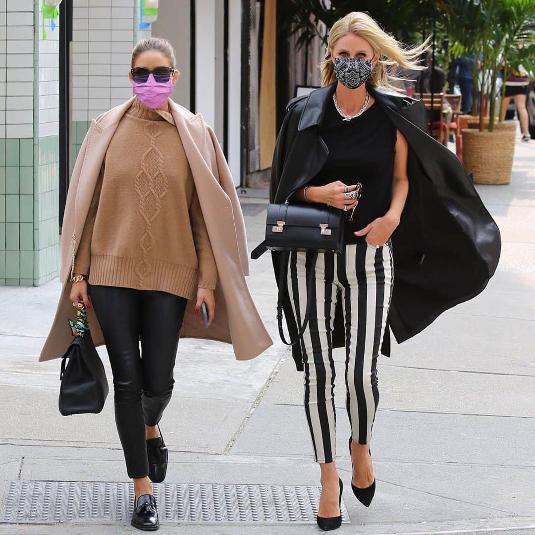 オリヴィア・パレルモのインスタグラム：「Purse first!!! 👜  Among other things, the pandemic has certainly made us re-evaluate handbags as the MVPs in our accessory lineup. A good bag can stand the test of time and be used year after year - an investment of sorts 😉🏦 We’ve rounded up some of our fall favorites for this season and beyond at the link in bio 👛👝 What are some of your must-have bags?」