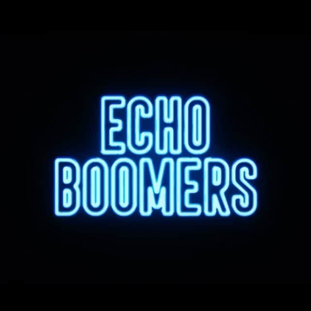 アレックス・ペティファーのインスタグラム：「Echo Boomers : is the first film @darkdreamsentertainment produced through it’s production banner, by myself and @jamesireland33   Releasing this Friday 13th in cinemas and on demand  Please check it out 💜  #darkdreamsentertainment #echoboomersmovie #filmsnotdead」