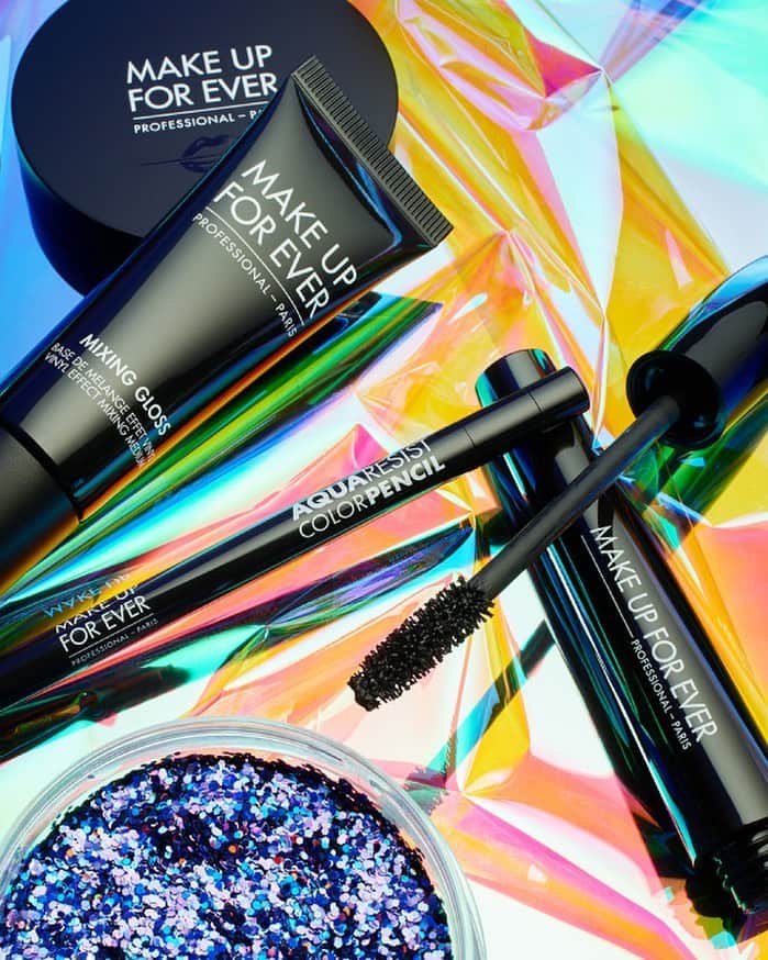 MAKE UP FOR EVER OFFICIALさんのインスタグラム写真 - (MAKE UP FOR EVER OFFICIALInstagram)「Caution SHINY!   Get the glitter glossed eyelook, mixing #MixingGloss and #StarLitGlitter on your eyelid, underline it with #AquaResistColorPencil to create impact 💥  How do you like to glitter your look up?  _  #SmokyExtravagant #MixingGloss #AquaResistColorPencil in 1 Graphite #StarLitGlitter in size large M906 Holographic Purple  #makeupforever」11月12日 0時53分 - makeupforever