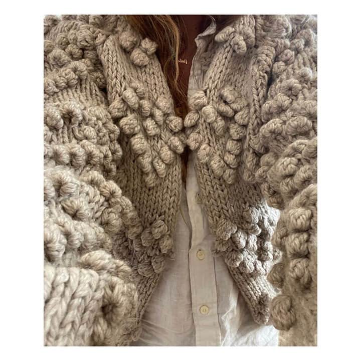 マッタのインスタグラム：「Bundled up in our new knits. ⁠ >>> seen here our Bobble Cardigan, ⁠ repost from @w.port <<<⁠ ~ link in bio for more ~」
