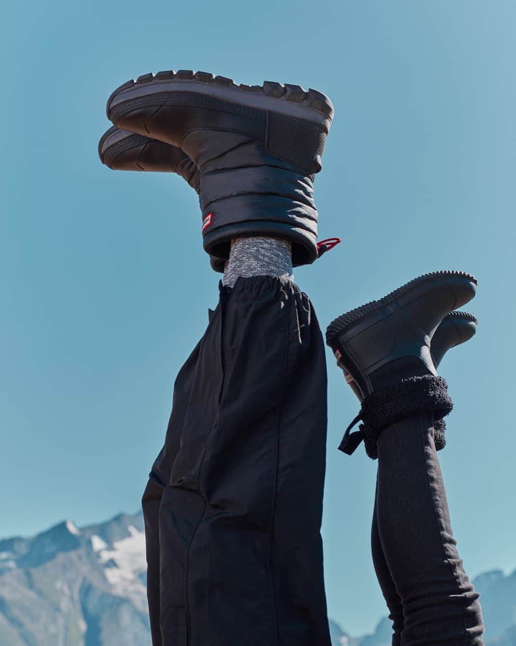 ハンターブーツさんのインスタグラム写真 - (ハンターブーツInstagram)「Say no to cold feet this winter with insulated boots for the whole family, crafted with 164 years of all-weather knowledge. #MoreThanJustABoot」11月12日 1時06分 - hunterboots