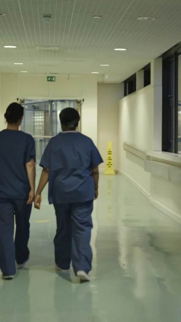 のインスタグラム：「Please watch the inspirational new advert from the #WeAreTheNHS campaign.  This year has reminded us of the incredible work that NHS workers continue to do for us and this campaign shines a light on the vital work of #Nurses, #AHP and #HCSW who help to keep this country on its feet.  Search ‘NHS careers’ for more info.」