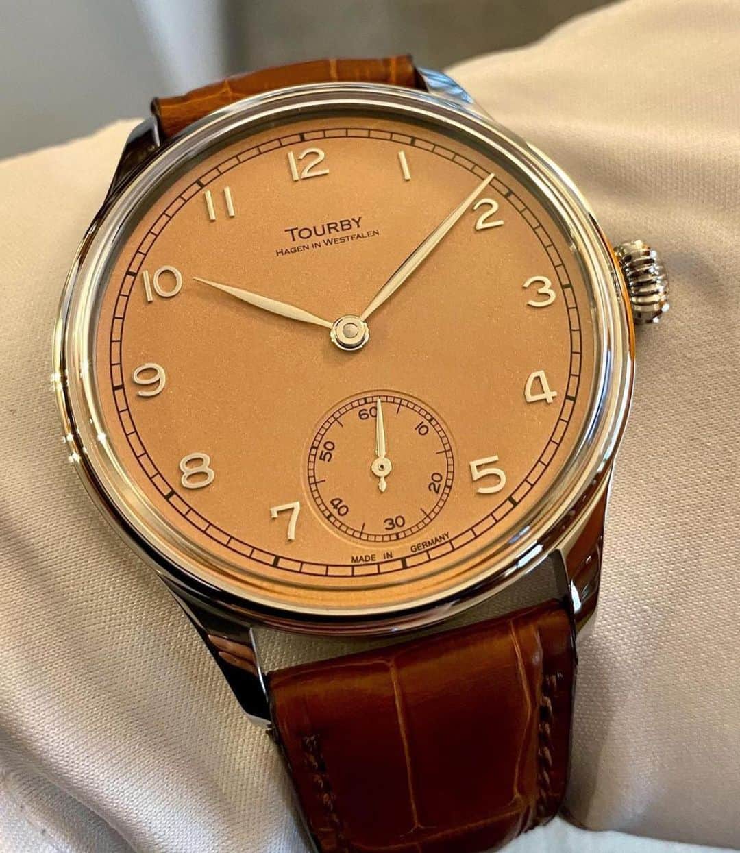 WATCHMANIAさんのインスタグラム写真 - (WATCHMANIAInstagram)「@tourbywatches Art Deco Salmon dial in stainless steel case. Absolutely beautiful!」11月12日 1時31分 - watchmania