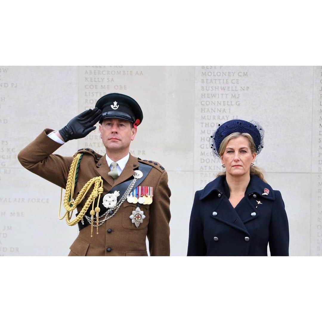 ロイヤル・ファミリーさんのインスタグラム写真 - (ロイヤル・ファミリーInstagram)「Today on #ArmisticeDay, The Earl and Countess of Wessex attended a Service of Remembrance @Nat_Mem_Arb.   Their Royal Highnesses laid wreaths at the Armed Forces Memorial in a tribute to all those who have given their lives in service to their country.   The @Nat_Mem_Arb in Staffordshire is the UK’s year-round Centre for Remembrance, recognising service and sacrifice.  Their Royal Highnesses also viewed the names of the fallen on the Armed Forces Memorial in a moment of reflection.   📸 PA / @nat_mem_arb」11月12日 1時29分 - theroyalfamily