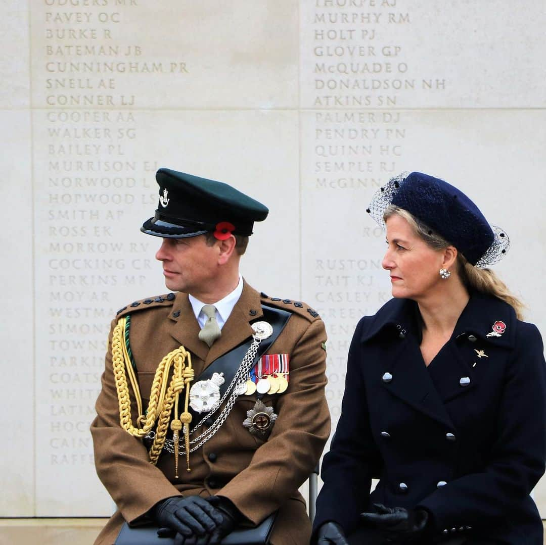 ロイヤル・ファミリーさんのインスタグラム写真 - (ロイヤル・ファミリーInstagram)「Today on #ArmisticeDay, The Earl and Countess of Wessex attended a Service of Remembrance @Nat_Mem_Arb.   Their Royal Highnesses laid wreaths at the Armed Forces Memorial in a tribute to all those who have given their lives in service to their country.   The @Nat_Mem_Arb in Staffordshire is the UK’s year-round Centre for Remembrance, recognising service and sacrifice.  Their Royal Highnesses also viewed the names of the fallen on the Armed Forces Memorial in a moment of reflection.   📸 PA / @nat_mem_arb」11月12日 1時29分 - theroyalfamily